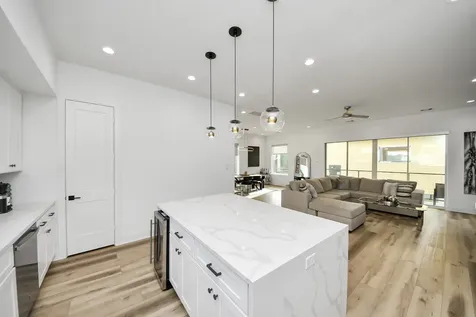 1044 W 17th Street Houston TX 77008