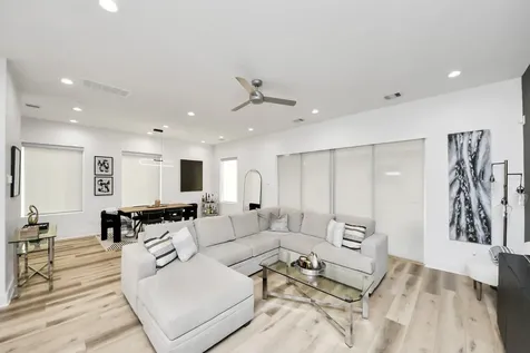 1044 W 17th Street Houston TX 77008
