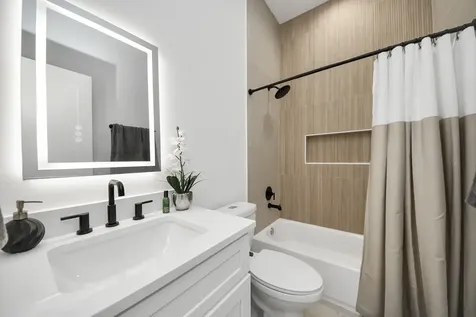 1044 W 17th Street Houston TX 77008