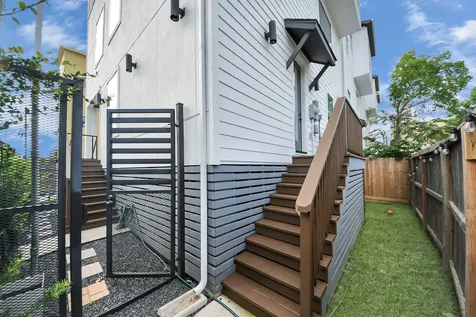 1044 W 17th Street Houston TX 77008