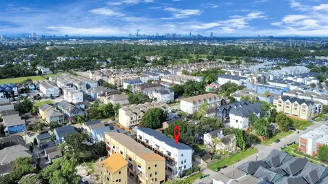 1044 W 17th Street Houston TX 77008