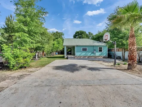 275 County Road 3417 Cleveland TX 77327