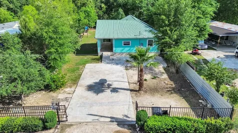 275 County Road 3417 Cleveland TX 77327