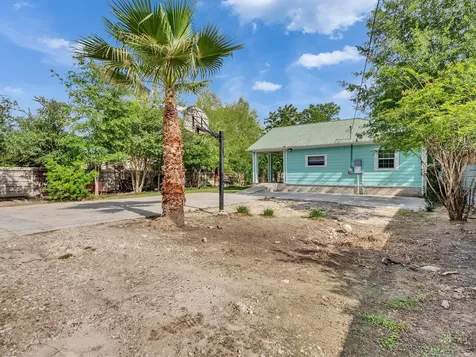 275 County Road 3417 Cleveland TX 77327