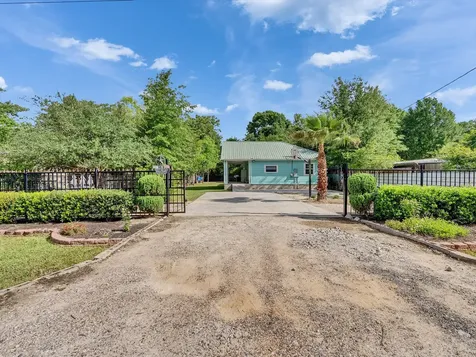 275 County Road 3417 Cleveland TX 77327