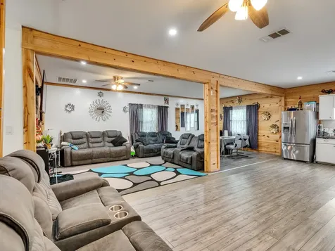 275 County Road 3417 Cleveland TX 77327