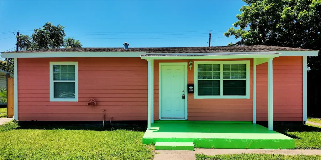 1221 Bayou Shore Drive Galveston TX 77551