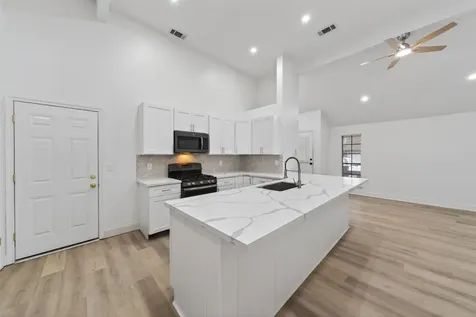 4735 Woodford Street Baytown TX 77521