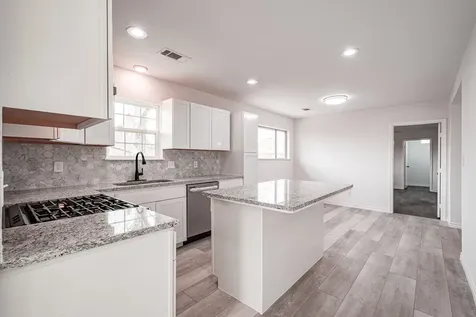 204 Dyer Avenue Baytown TX 77520