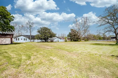 204 Dyer Avenue Baytown TX 77520