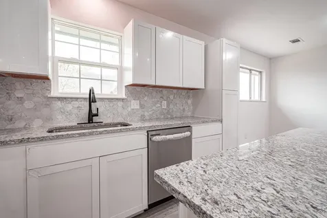 204 Dyer Avenue Baytown TX 77520