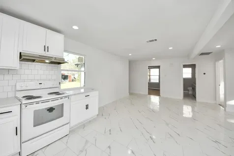 2926 Knotty Oaks Trl Trail Houston TX 77045