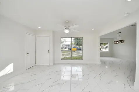 2926 Knotty Oaks Trl Trail Houston TX 77045