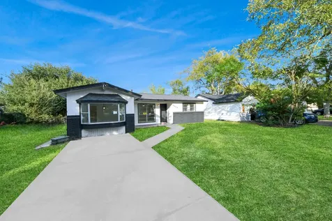 2926 Knotty Oaks Trl Trail Houston TX 77045