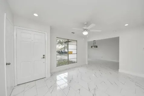 2926 Knotty Oaks Trl Trail Houston TX 77045