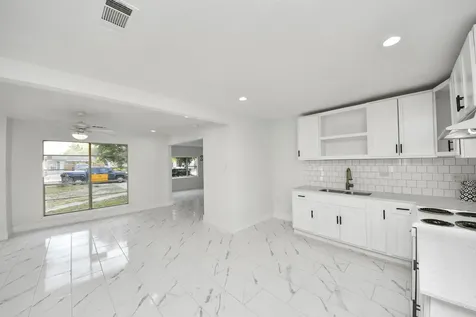 2926 Knotty Oaks Trl Trail Houston TX 77045