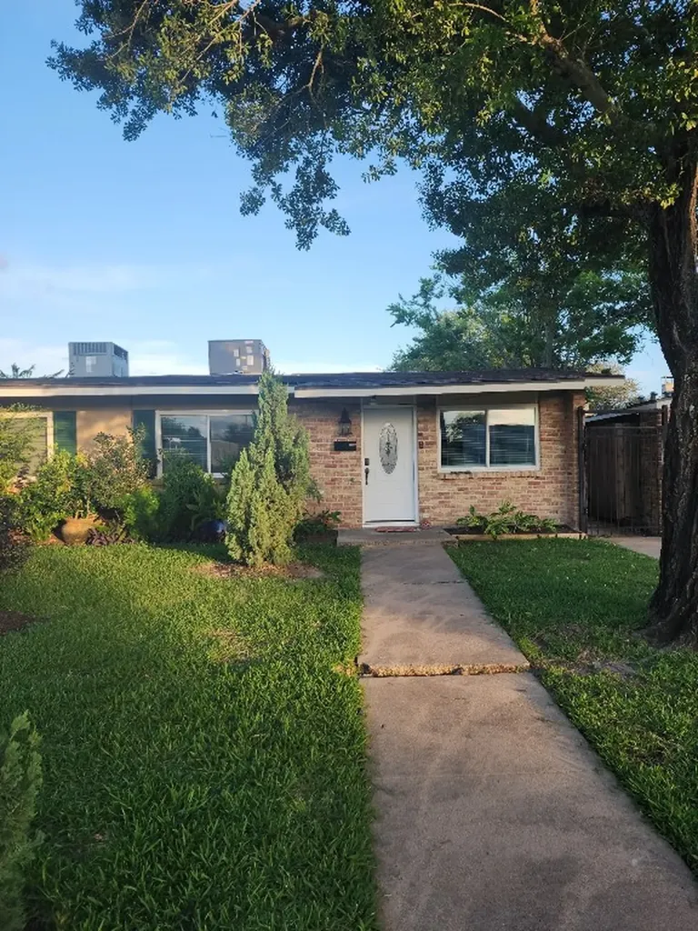 1106 Seafoam Road Houston TX 77062