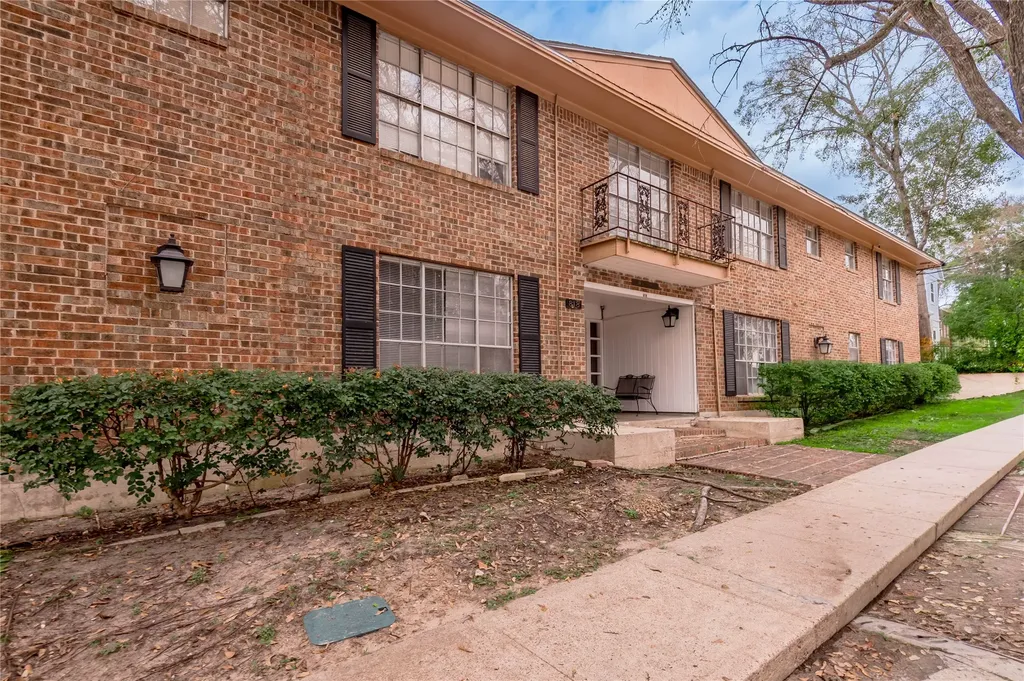 818 University Avenue 2 Huntsville TX 77320