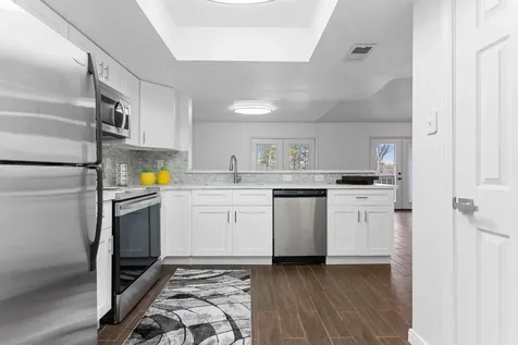 4444 Victory Drive Drive 1108 Houston TX 77088