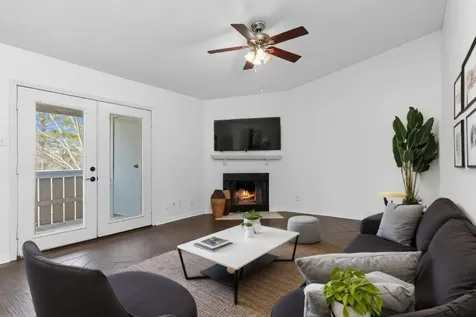 4444 Victory Drive Drive 1108 Houston TX 77088