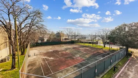 4444 Victory Drive Drive 1108 Houston TX 77088