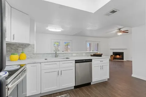 4444 Victory Drive Drive 1108 Houston TX 77088