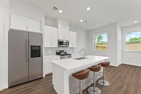 2106 Dewalt Street A Houston TX 77088