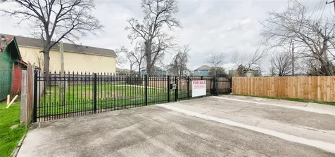 4605 Fulton Street Houston TX 77009
