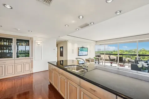 49 Briar Hollow Lane 702 Houston TX 77027