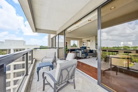 49 Briar Hollow Lane 702 Houston TX 77027