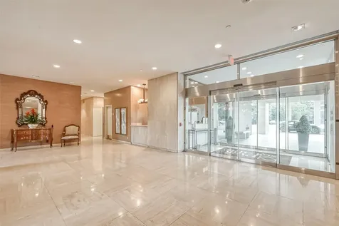 49 Briar Hollow Lane 702 Houston TX 77027