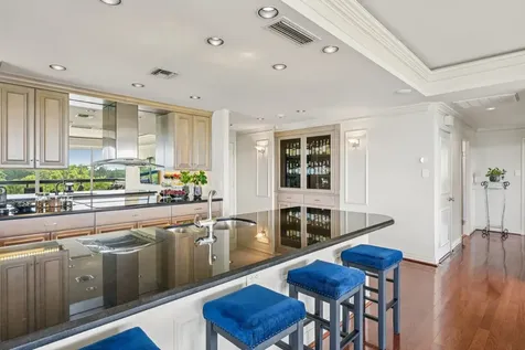 49 Briar Hollow Lane 702 Houston TX 77027