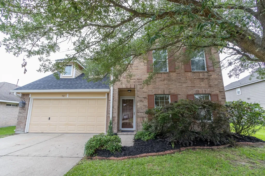 921 Sage Street Baytown TX 77521
