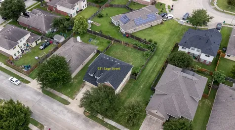 921 Sage Street Baytown TX 77521