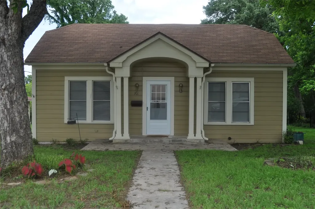 701 Clinton Street Brenham TX 77833