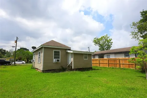 107 Prewitt Lane West Columbia TX 77486