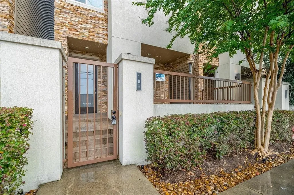 194 Harvard Street Houston TX 77007