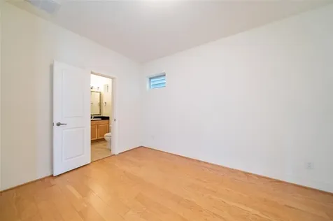 194 Harvard Street Houston TX 77007