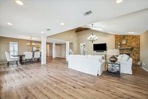 115 Bamaku Bend Tiki Island TX 77554