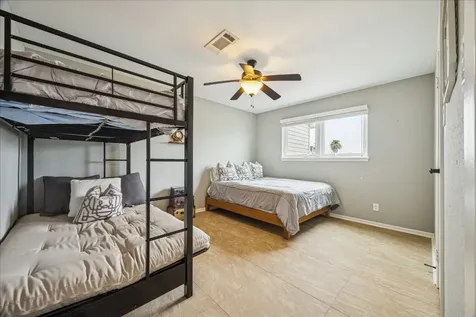 115 Bamaku Bend Tiki Island TX 77554