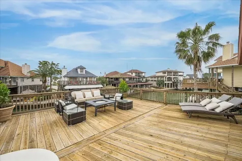 115 Bamaku Bend Tiki Island TX 77554