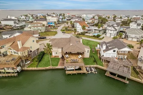 115 Bamaku Bend Tiki Island TX 77554