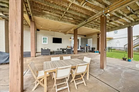 115 Bamaku Bend Tiki Island TX 77554