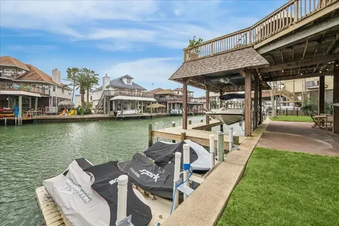115 Bamaku Bend Tiki Island TX 77554