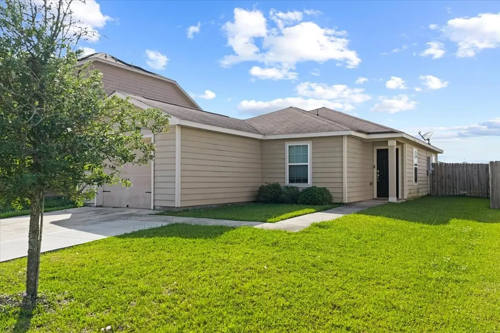 5727 Treasure Cove Road Cove TX 77523