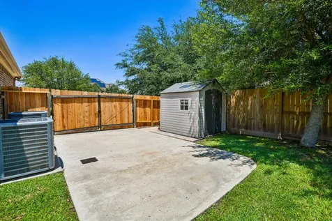 2306 Lakeway Drive Friendswood TX 77546