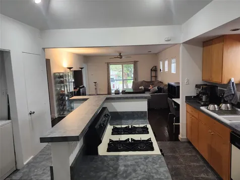 617 E 12th 1/2 Street Houston TX 77008