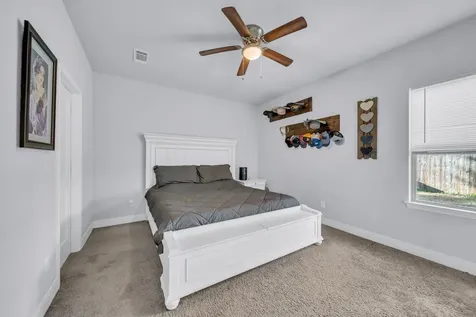 320 W Live Oak Street Angleton TX 77515