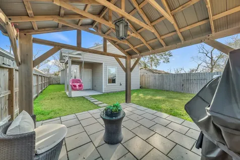 320 W Live Oak Street Angleton TX 77515