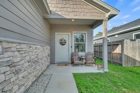 320 W Live Oak Street Angleton TX 77515